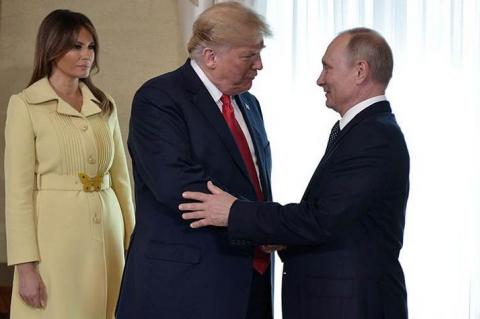 В Сети обсуждают реакцию Меланьи Трамп на рукопожатие Путина