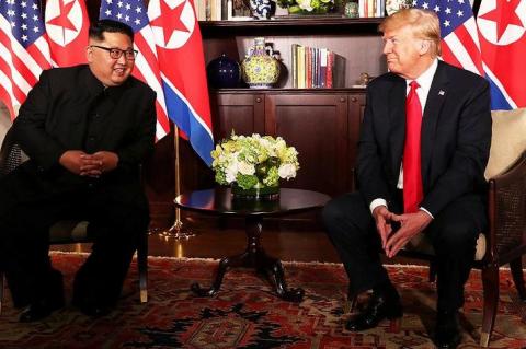 Трамп и Ким Чен Ын завершили встречу тет-а-тет